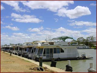 house boat Murray River