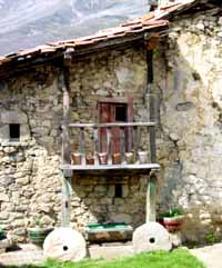 Village dans les Picos de Europa - ESPAGNE