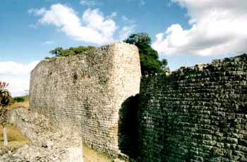 Great Zimbabwe, mur d'enceinte